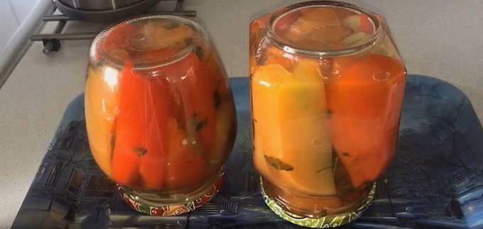 Pickled bell peppers with butter, sugar and vinegar for the winter