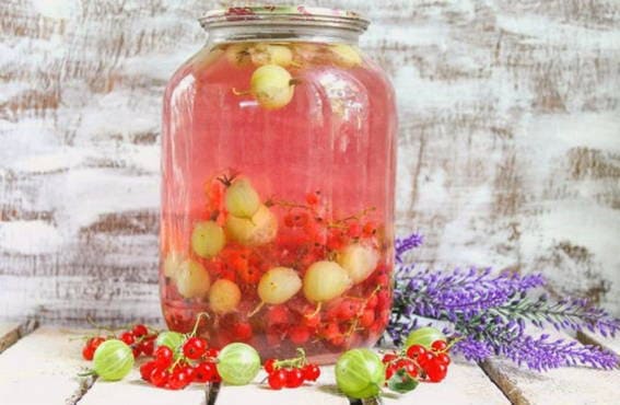 Gooseberry and red currant compote