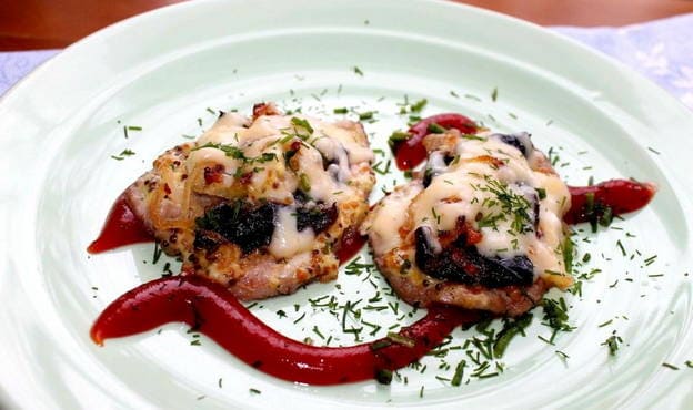 Pork chops with prunes in the oven