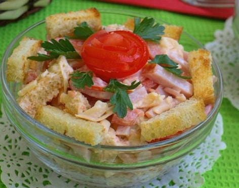 Salade de jambon et de tomates