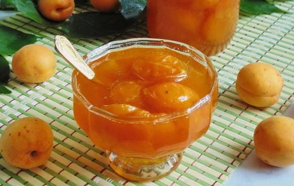 Whole apricot jam