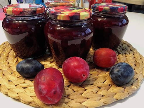 Plum jam in a slow cooker